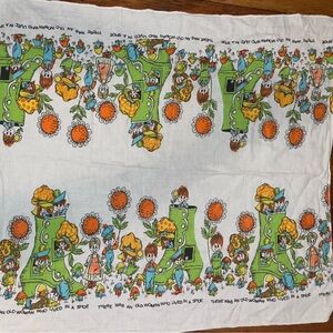 Vintage Terry Cloth Tea Towel: Mother Goose Old Woman in Shoe